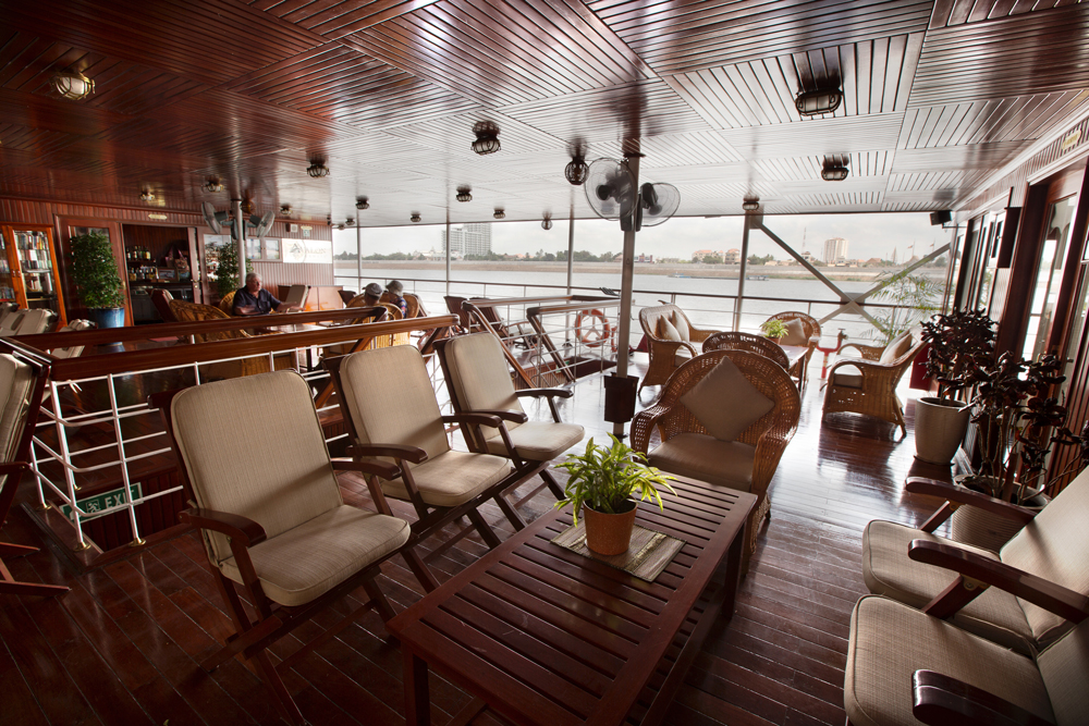 Pandaw RV Angkor Pandaw Lounge 2.jpg